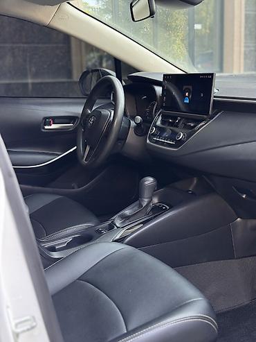 Toyota: Toyota Corolla: 2022 г., Гибрид — 4
