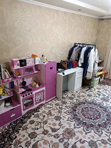 продается 3 комнатная квартира политех: 1 комната, 32 м², Хрущевка, 3 этаж