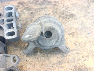 Подушки мотора: Подушка мотора Mercedes-Benz 2002 г., Б/у, Оригинал, Германия — 3