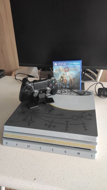 ps4 oyun diskleri: PlayStation pro 1 tb, God of war editiondı.Çox az adamda olan