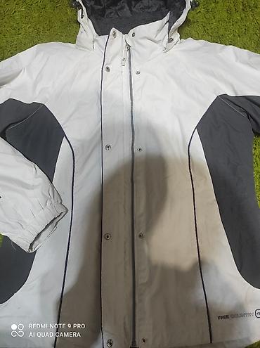Zimske jakne: Jakna velicina L, bez tragova nosenja. Duzina 71 Rukavi mereno od — 9