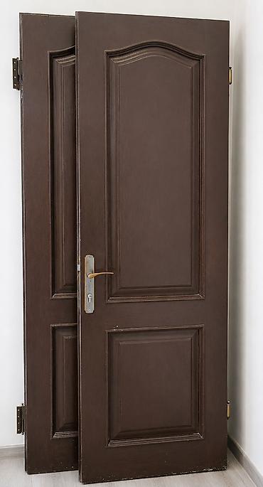 Qapı dəsti – klassik dizayn, tünd qəhvəyi rəng - Material: ağac