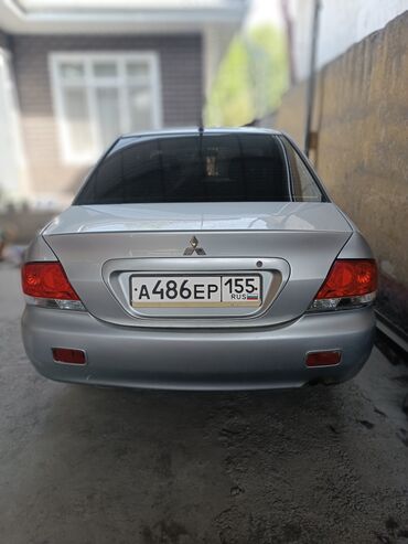 запчасти на митсубиси лансер 9: Серебристый седан Mitsubishi Lancer с четырехдверным кузовом, идеально