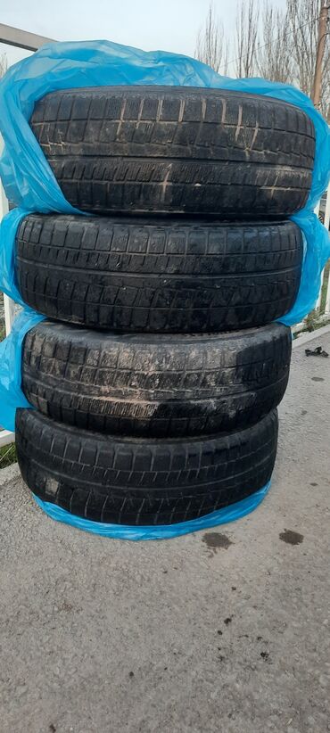 Шины: Шины 215 / 60 / R 17, Зима, Б/у, Комплект, Легковые, Япония, Bridgestone