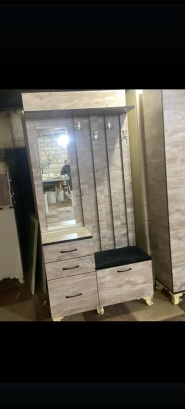скупаю старую мебель: Распашной, 3 двери Прямой шкаф, Шкаф в прихожей