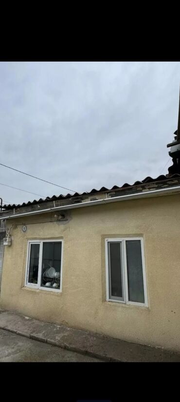 однокомнатная квартира на долгий срок: 57 м², 3 комнаты, Парковка, Забор, огорожен