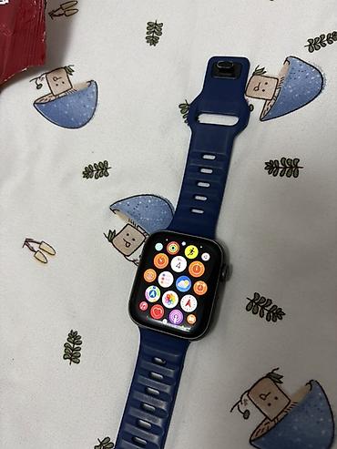 Есть коробка, и два ремешка Apple Watch SE (1‑е поколение), 46мм