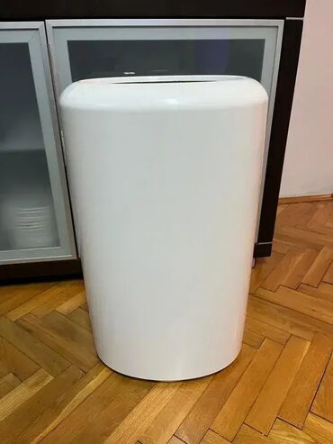 Kante: TORK Kanta za otpatke 50 litara. Redovna cena 130 eura; Cena na akciji — 4