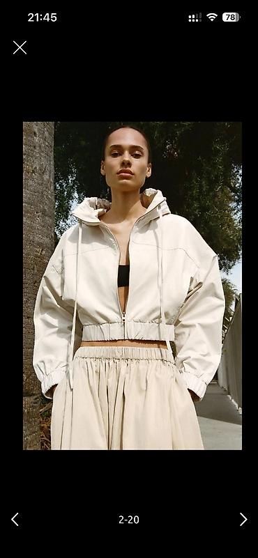 Digər kişi ayaqqabıları: ZARA qadın kapişonlu kurtka 
bir neçe defe geyilib teze kimidir — 6