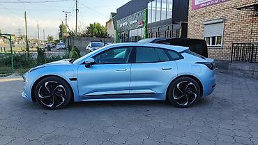 tesla 3: Zeekr 001: | 2022 г. Универсал — 2