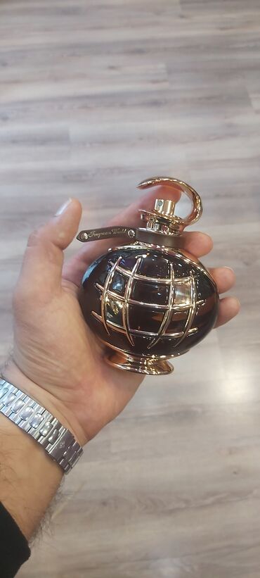 Ətriyyat: Müxtəlif brend və üslublarda ətirlər toplusu optavoy ve perakende — 4