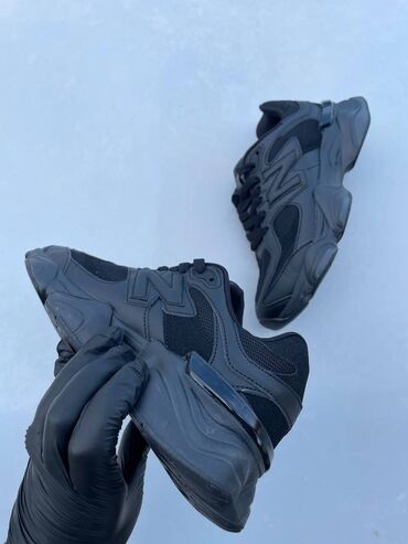 Women's Sneakers and athletic shoes: New balance 9060 patike

Novo
Brojevi 36 do 46

fb Moja Kupovina 1 — 3