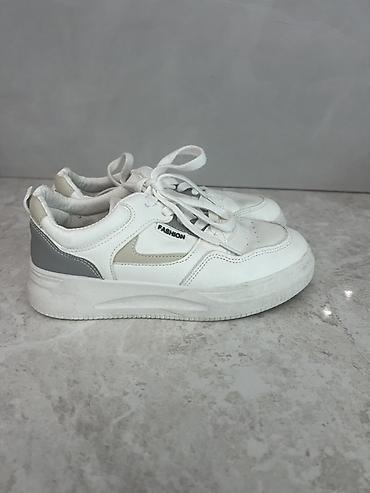 кеды reebok: Кроссовки детские/подростковые белые - Размер: 34 (маркировка на — 1