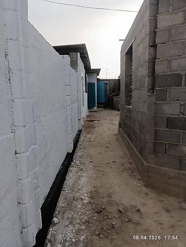 Продажа полдома: 🏡 Продаётся барачный дом у берега в селе Тон! 📍 Локация: с. Тон 🌊 — 9