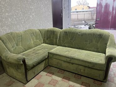 угловой диван маркиз: Угловой диван, цвет - Зеленый, Б/у