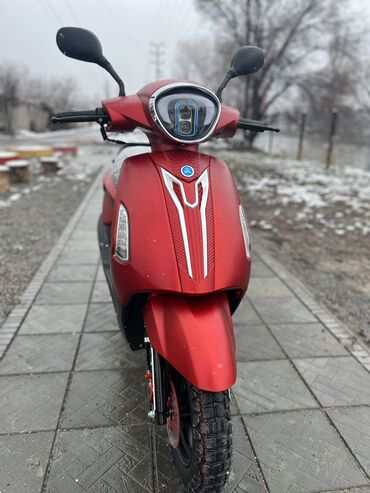 Yamaha: Продаю скутер 125 кубов По документам 50 кубиков Абсолютно новый