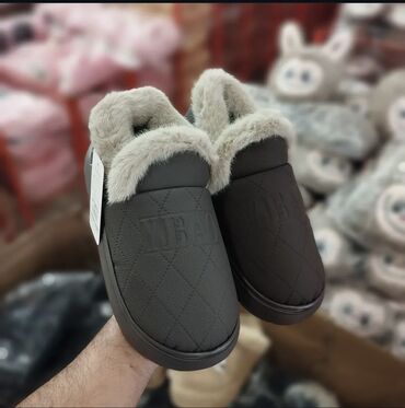 тапочки белста мужские домашние: Yenidir. Olcu 40-41-42-43-44-45. Cox rahat ve isdi kiwiler ucun