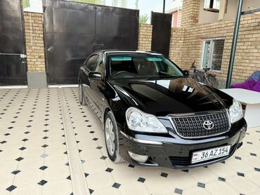 домкраты на авто: Toyota Crown majesta чёрный седан бизнес‑класса. Основные