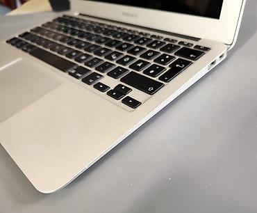 Apple: MacBook Air 2011 i5 ispravan kvalitetan mali laptop. Prodaje se bez — 11