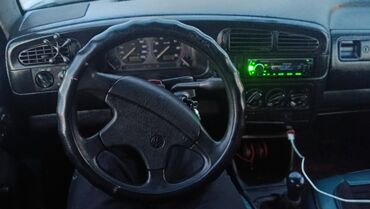 Volkswagen: Volkswagen Vento: 1993 г., 1.8 л, Механика, Бензин, Седан — 11