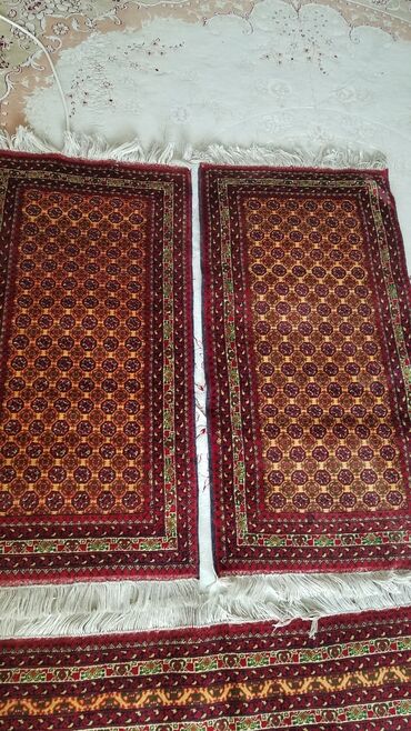 Комплект шерстянных ковров,ручной работы большой(130 на 135)и два