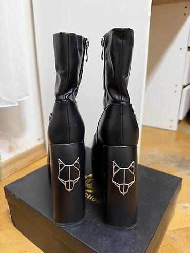 qadın cəkmələri: Naked wolfe heels Qara rəngli, hündür platformalı qadın botu. sədə — 2