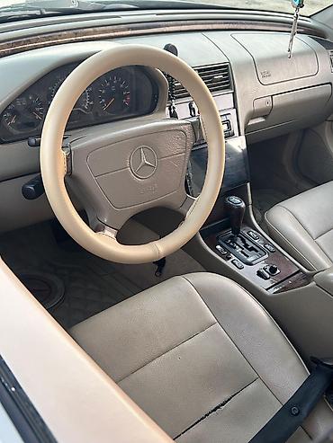 xrom disk: Mercedes-Benz C-Sinfi sedan (W202) – tünd yaşıl rəng, bej dəri salon — 7