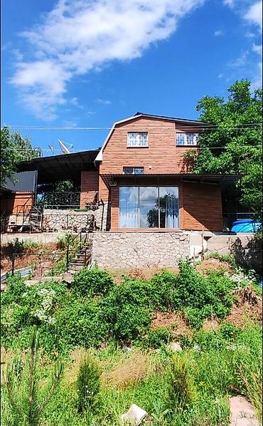 Продажа коттеджей и домов: 🏡 Продается уютный дом у реки Аламедин! 🌲 💰 Цена: 275 000 сом 📍 — 1