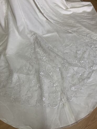 Свадебные платья: Свадебное платье, Со шлейфом, Атлас, Б/у — 3