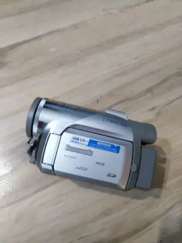 Video kamere: 1. Panasonic NV-GS75 - Camcorder - 540 Kpix - optical zoom: 10 x - — 8