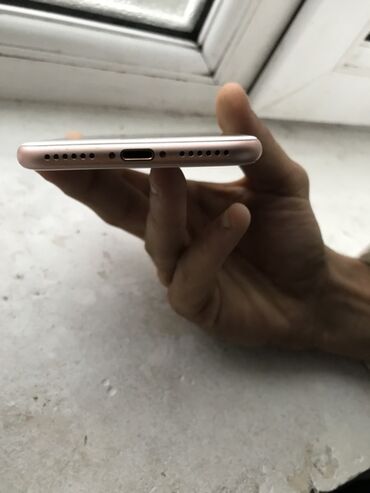 Apple iPhone: IPhone 8, Qızılı, Barmaq izi — 9