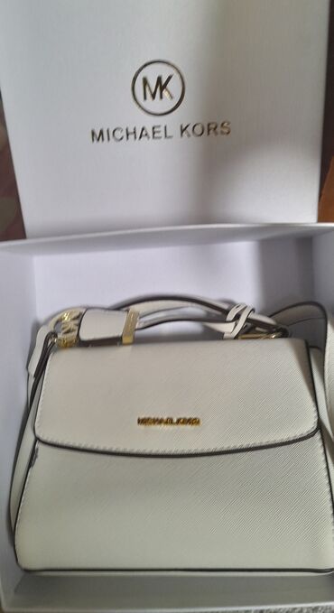 узун койноктор: Сумка Michael Kors (MK) в фирменной коробке. - Цвет: молочный/айвори