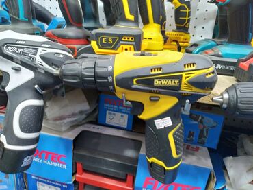 dewalt store az: DeWalt markalı, sarı və qara rəngli akkumulyatorlu vint açan təklif