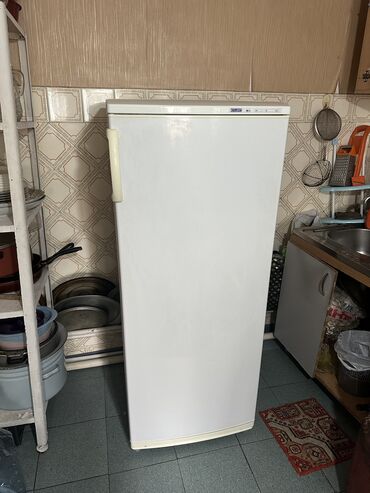 холодильный стол: Холодильник Atlant, Б/у, Трехкамерный