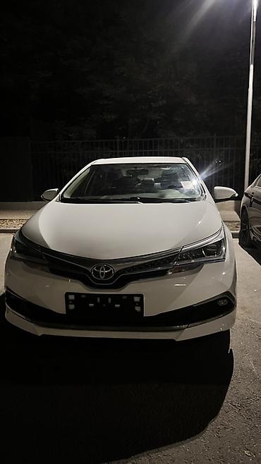 Toyota Corolla: 2019 г., 1.8 л, Вариатор, Гибрид, Седан