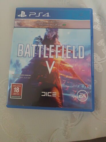 Oyun diskləri və kartricləri: PlayStation 4 üçün Battlefield V oyunu. Bu, İkinci Dünya Müharibəsi