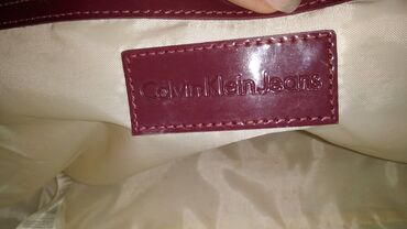 Torbe: Calvin Klein bordo lakovana torba Prelepa lakovana torba Calvin Klein — 7