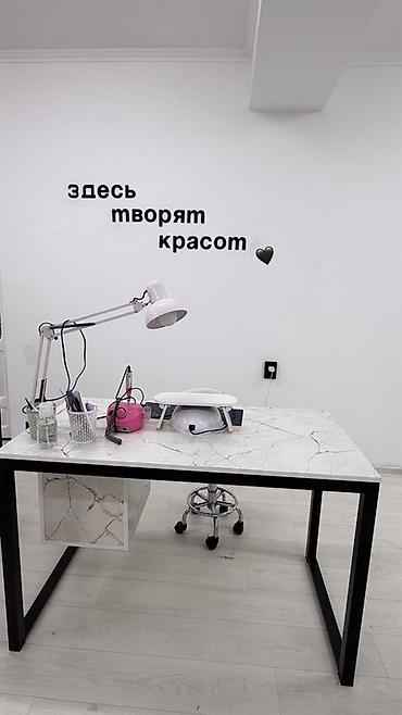 Сдаётся маникюрный стол в студии есть всё не обходимое есть сухожар