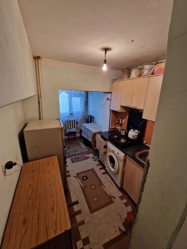 Kommersiya daşınmaz əmlakının satışı: Satılır: 1 mərtəbəli binanın altında yerləşən, ayrıca girişi olan — 8