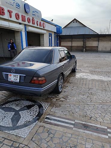 Продажа авто: Mercedes-Benz E-Class: 1994 г., 3.2 л, Механика, Бензин, Седан — 4