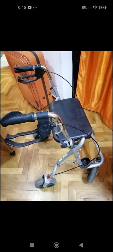 Hodalice, štake, štapovi za hodanje, kolica za hodanje: Hodalica kao Nova je

Mirjevo — 18