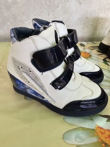 Детская обувь: Обувь на подростка девочкуна все сезоны.от 34 до 37 размера. Всё at lalafo.kg — 14 Детская обувь: Обувь на подростка девочкуна все сезоны.от 34 до 37 размера. Всё — 14