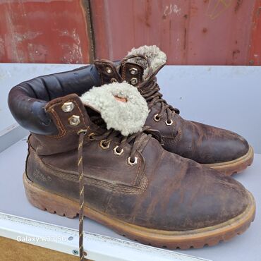 зимние мужские обувь: Продается сапоги зимние, кожаные с натуральным мехом 39 размер
