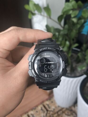 купить часы недорого: Продаю часы хорошо подойдут для подростков и детей 
Есть подсветка