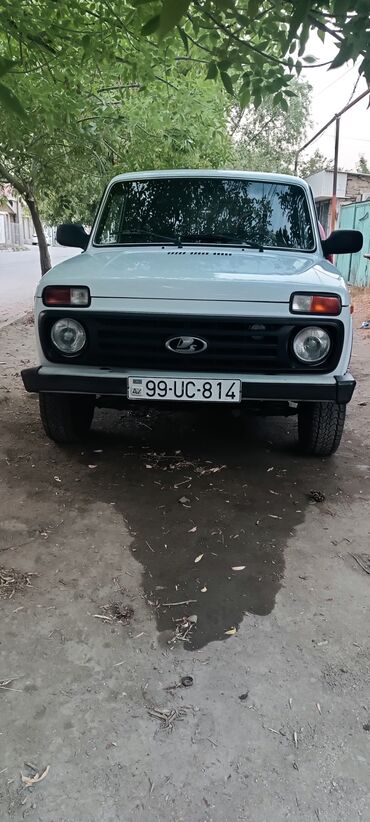 ваза стеклянная прозрачная высокая без узора: VAZ (LADA) 4x4 Niva: 1.7 l | 2007 il 343000 km Ofrouder/SUV