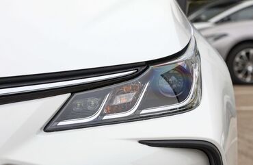 Toyota: Toyota Corolla: 1.8 l | 2024 il Sedan — 5