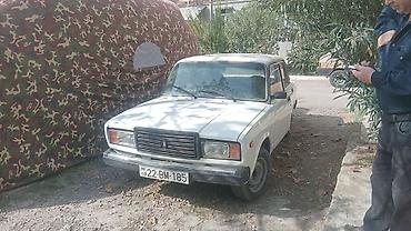 lada masini: VAZ 2107 avtomobili, klassik 4 qapılı sedan кузовda təqdim olunur — 2