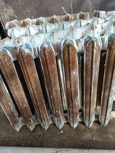 перило: Чугунные радиаторы отопления ретро-стиля (секционные). Описание: -