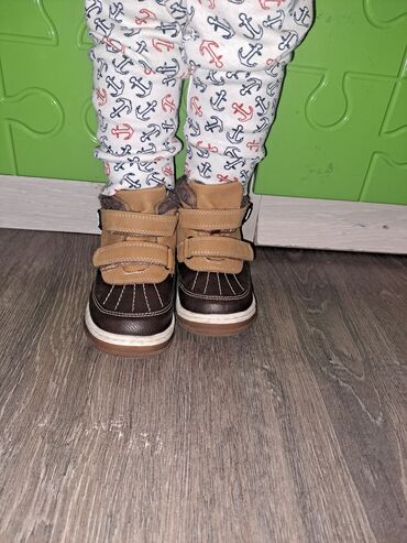 Детская обувь: Подошва Кеды не грязные у него такой модель 👟ботинка в идеальном