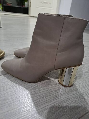 Ботинки и ботильоны: Женские ботильоны, ботинки зимние и осенние. У всех разные цены по 500 — 1